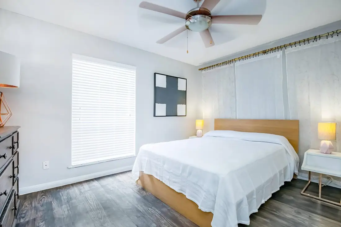 Recámara dentro de un apartamento de Establishment